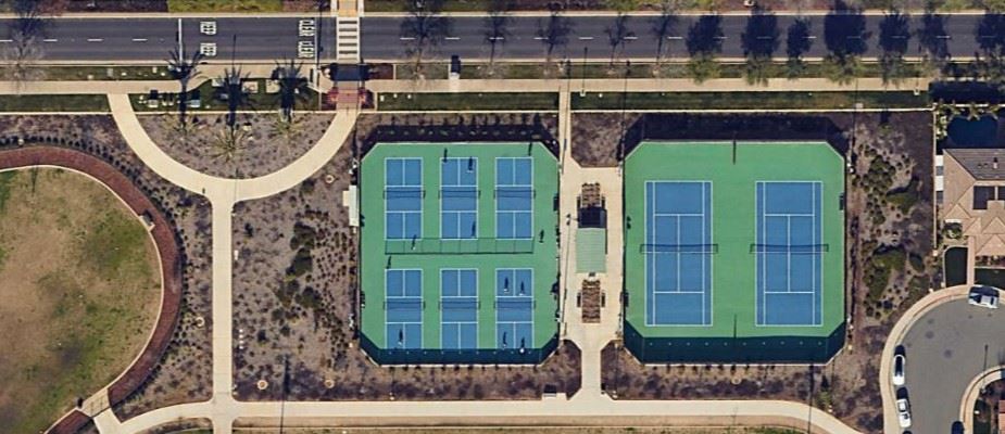 Aerial view of Oasis Park pickleball courts.